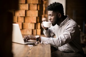 Avaliação de desempenho usando indicadores de benchmarking